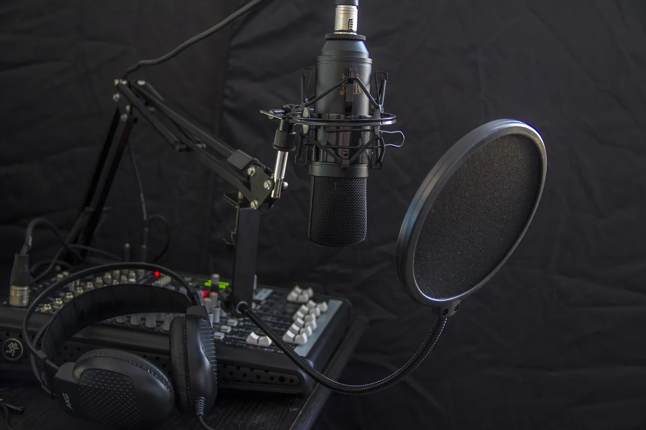 microphone, headphone, headset, radio, audio, studio, equipment, mixer, gray microphone, gray radio, gray headphones, microphone, microphone, microphone, radio, radio, radio, radio, radio