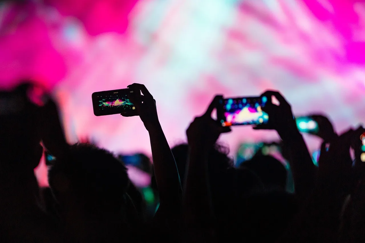 concert, phones, recording, audience, capture, mobile phone, smartphone, music, crowd, hands, video recording, live performance, audience, audience, audience, audience, audience